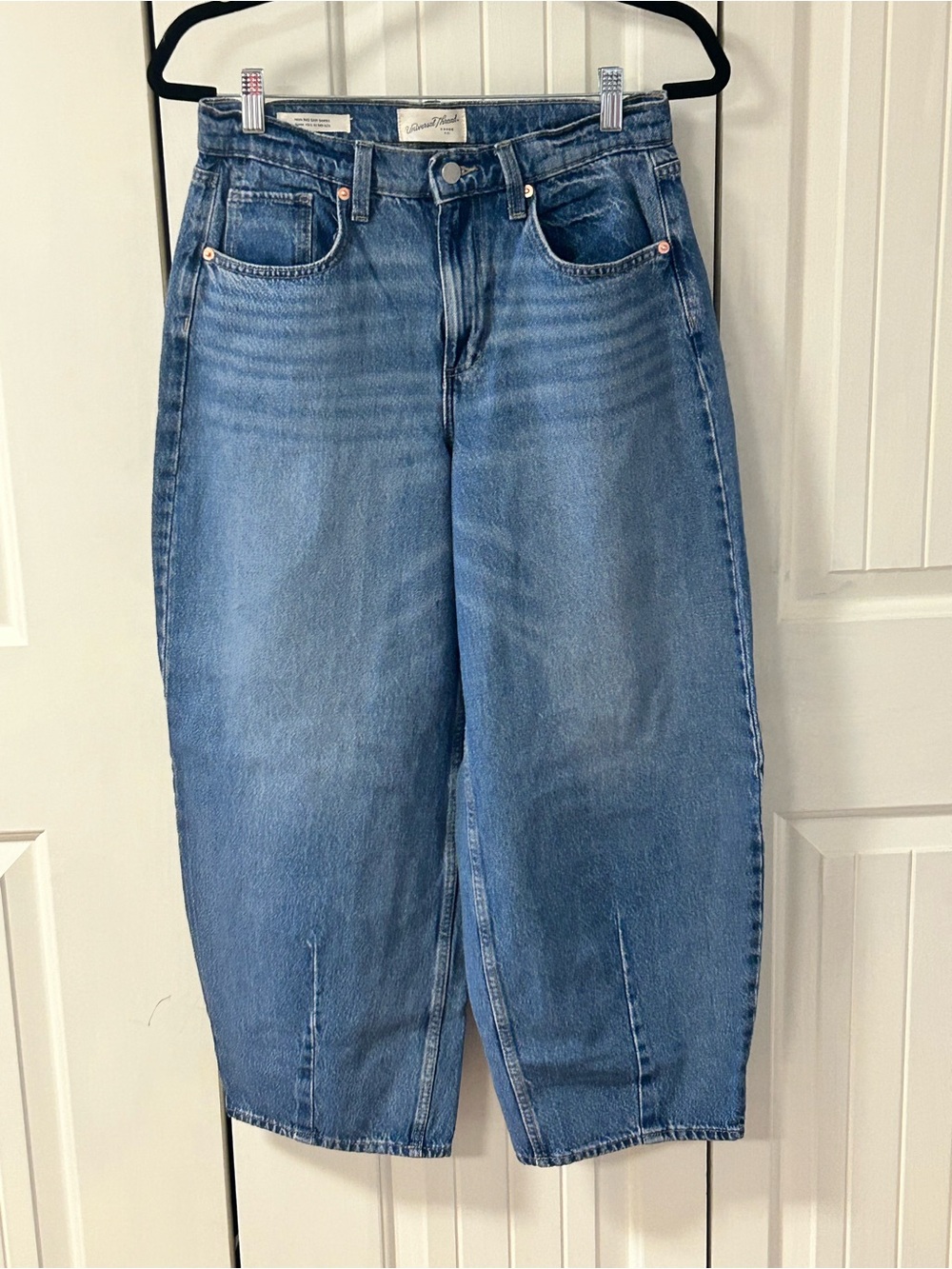 Universal Thread Women's High-Rise Light Blue Barrel Denim Jeans - Picture 6 of 9